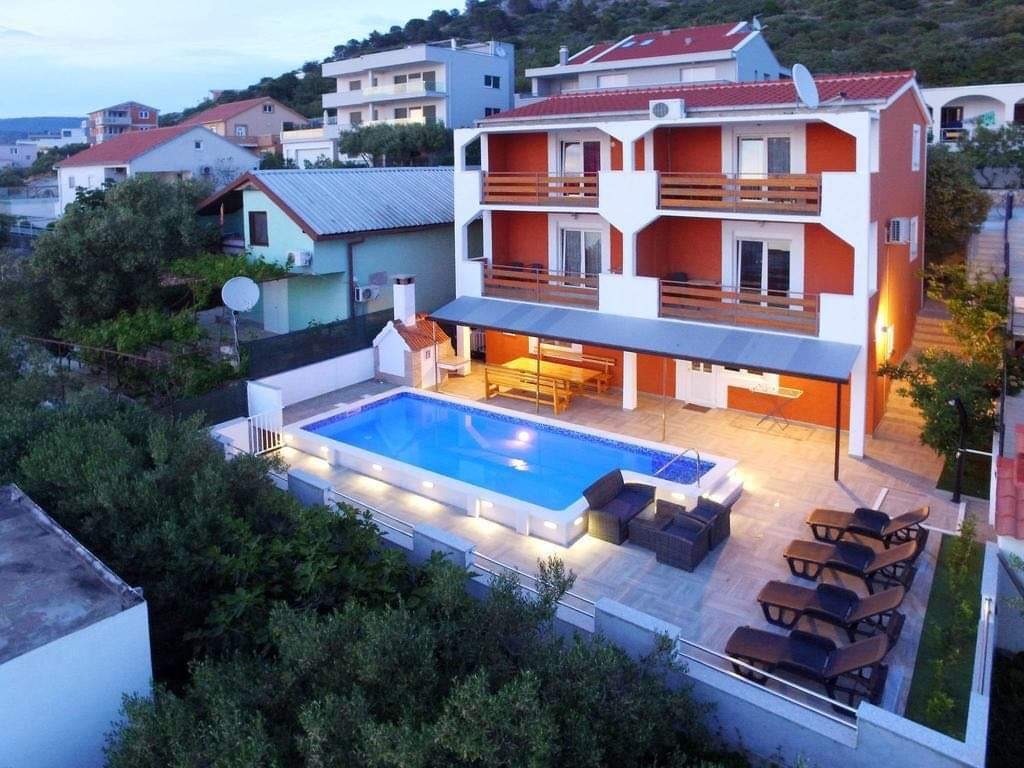 Vila Casa Žabka II. – moderná vila s bazénom a terasou